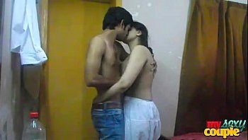indian couple kiss mms