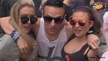 show tits ass public